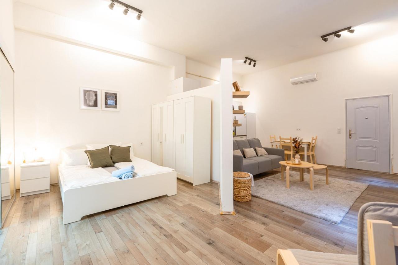 Apartment Home-away From @central Bp Budapest