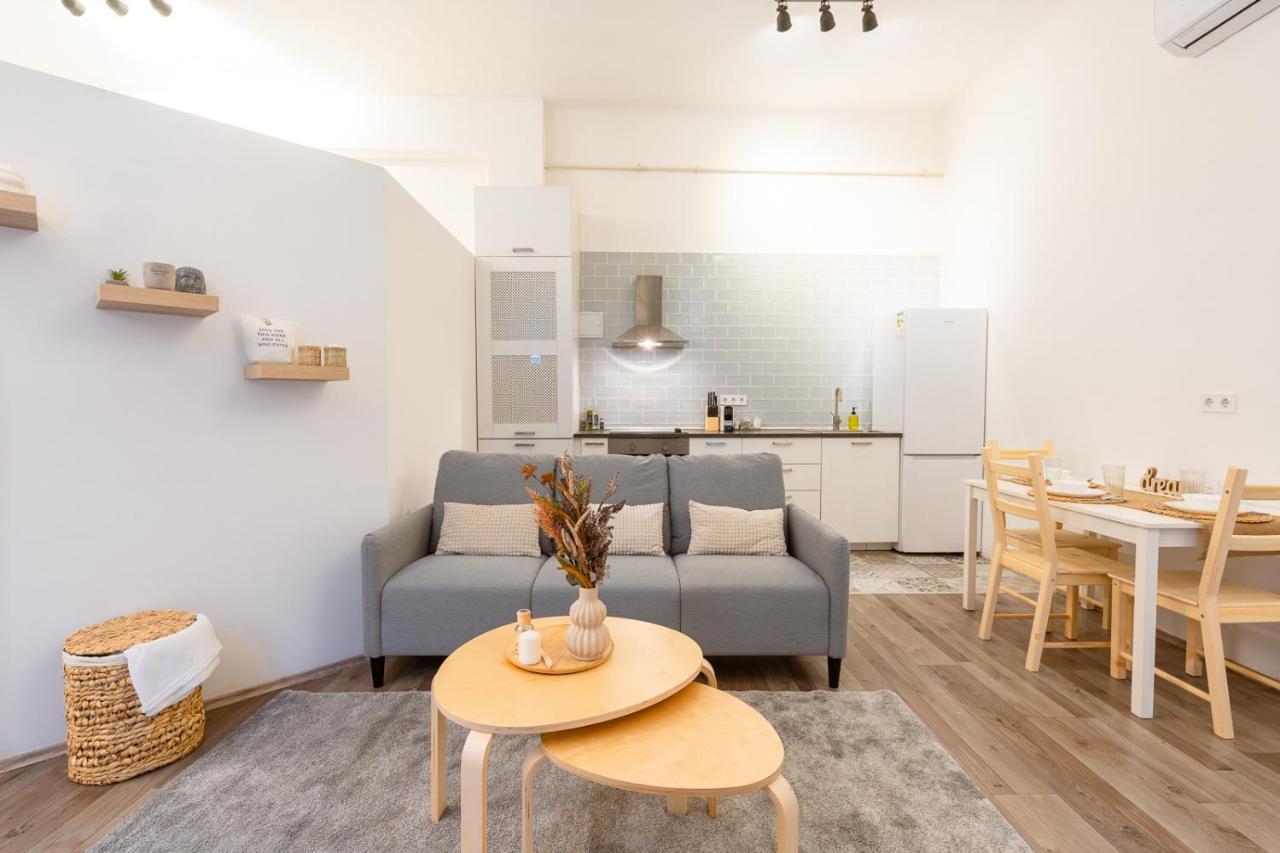 Home-away From @central Bp * Budapest