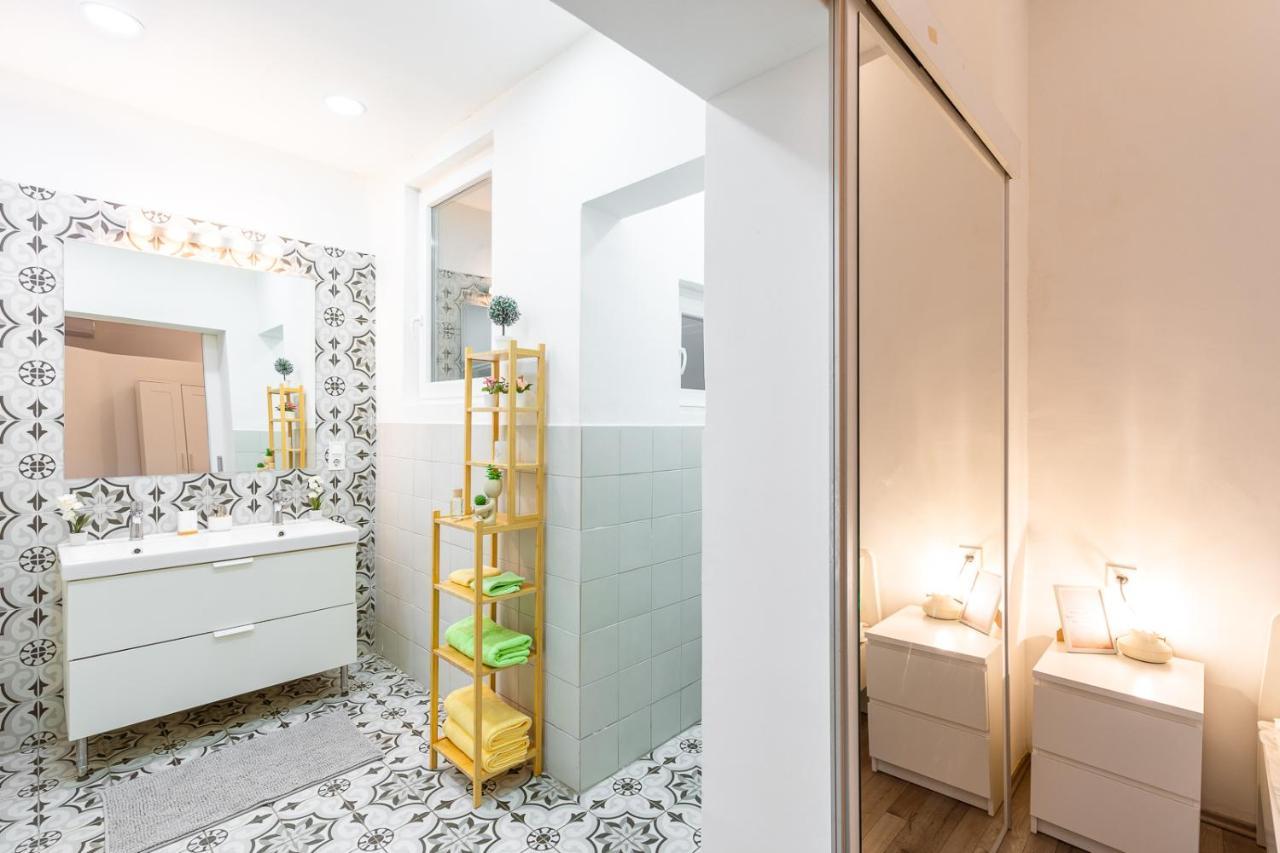 Apartman Home-away From @central Bp *